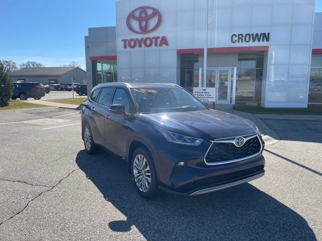 2026 Toyota Highlander Hybrid Platinum