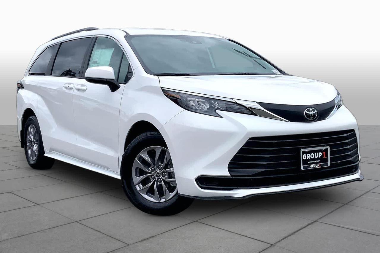 2026 Toyota Sienna LE 2026 Toyota Sienna LE