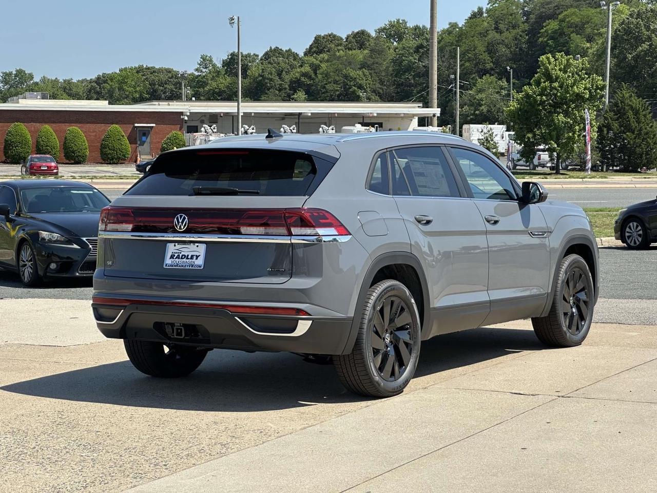 2026 Volkswagen Atlas Cross Sport 2.0T SE w/Technology