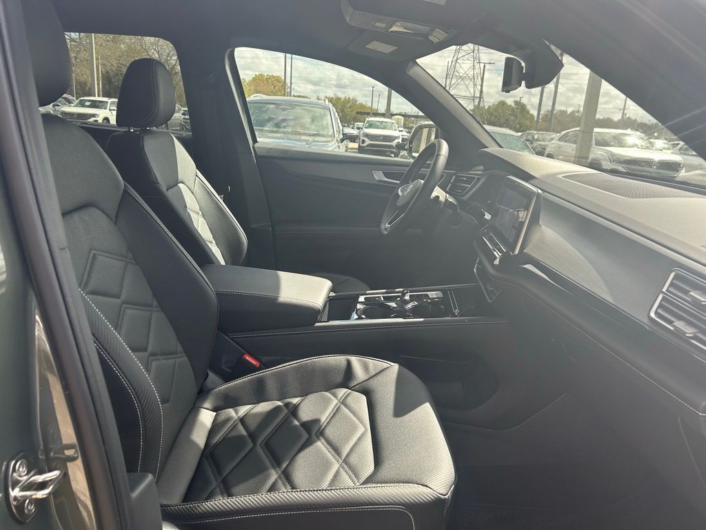 2026 Volkswagen Atlas Cross Sport 2.0T SE w/Technology Tampa FL