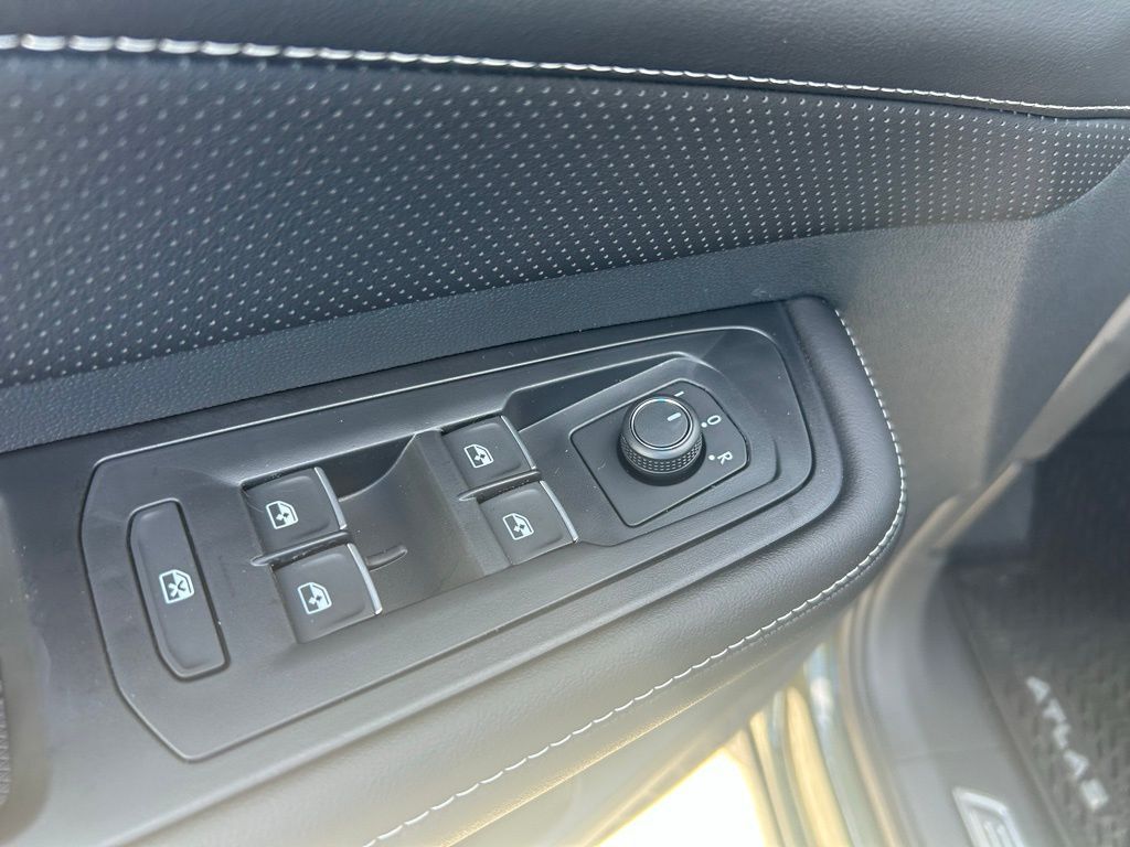 2026 Volkswagen Atlas Cross Sport 2.0T SE w/Technology Tampa FL