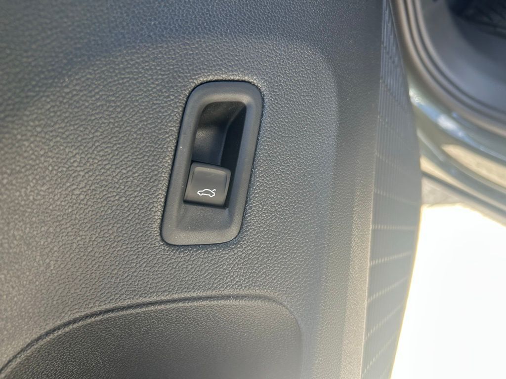 2026 Volkswagen Atlas Cross Sport 2.0T SE w/Technology Tampa FL