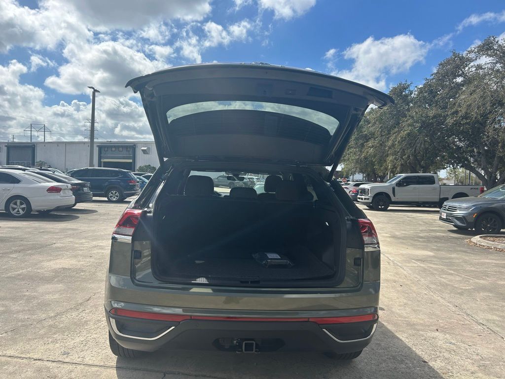 2026 Volkswagen Atlas Cross Sport 2.0T SE w/Technology Tampa FL