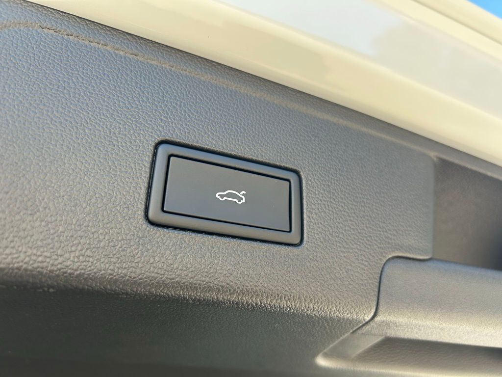 2026 Volkswagen Atlas Cross Sport 2.0T SE w/Technology Tampa FL