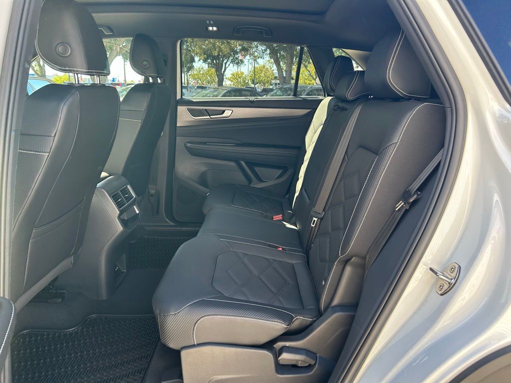 2026 Volkswagen Atlas Cross Sport 2.0T SE w/Technology Tampa FL