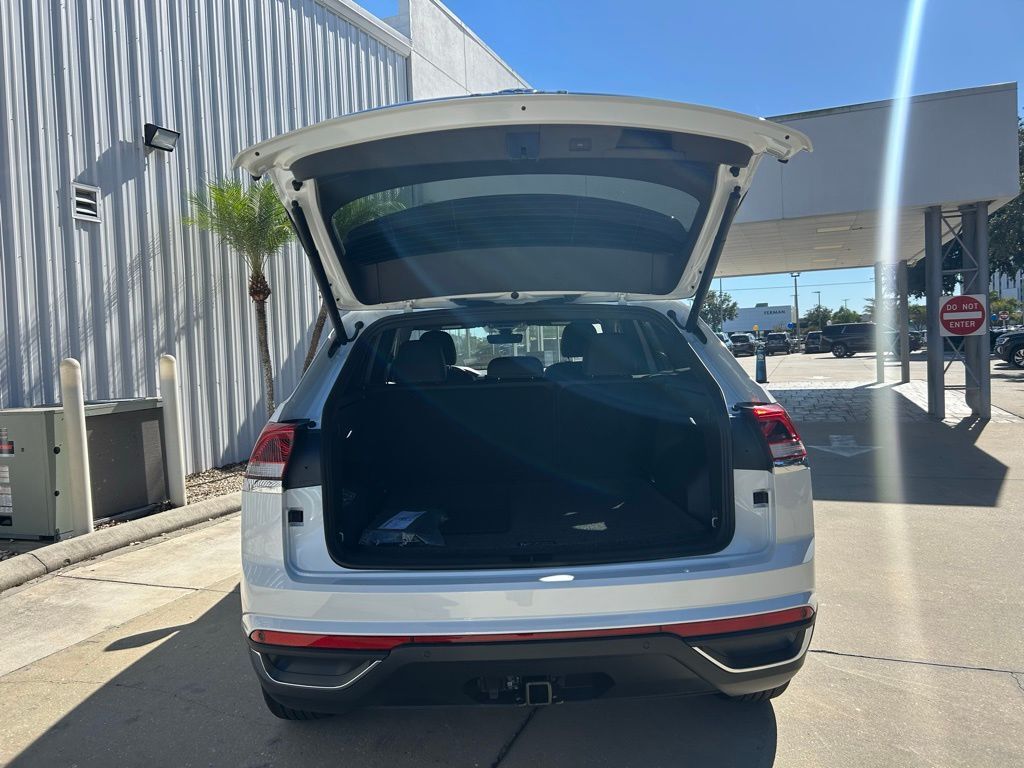 2026 Volkswagen Atlas Cross Sport 2.0T SE w/Technology Tampa FL