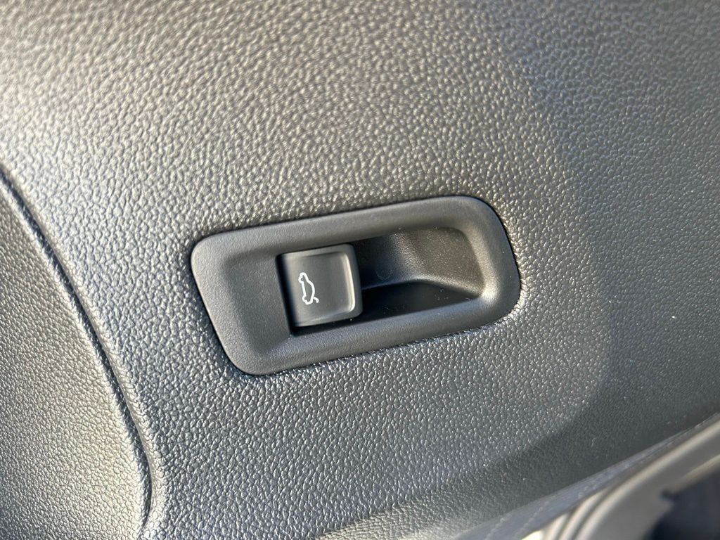 2026 Volkswagen Atlas Cross Sport 2.0T SE w/Technology Tampa FL