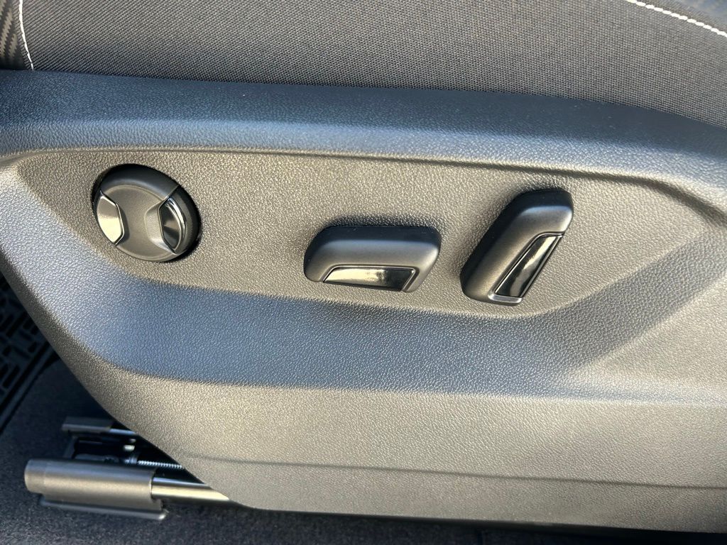 2026 Volkswagen Atlas Cross Sport 2.0T SE w/Technology Tampa FL