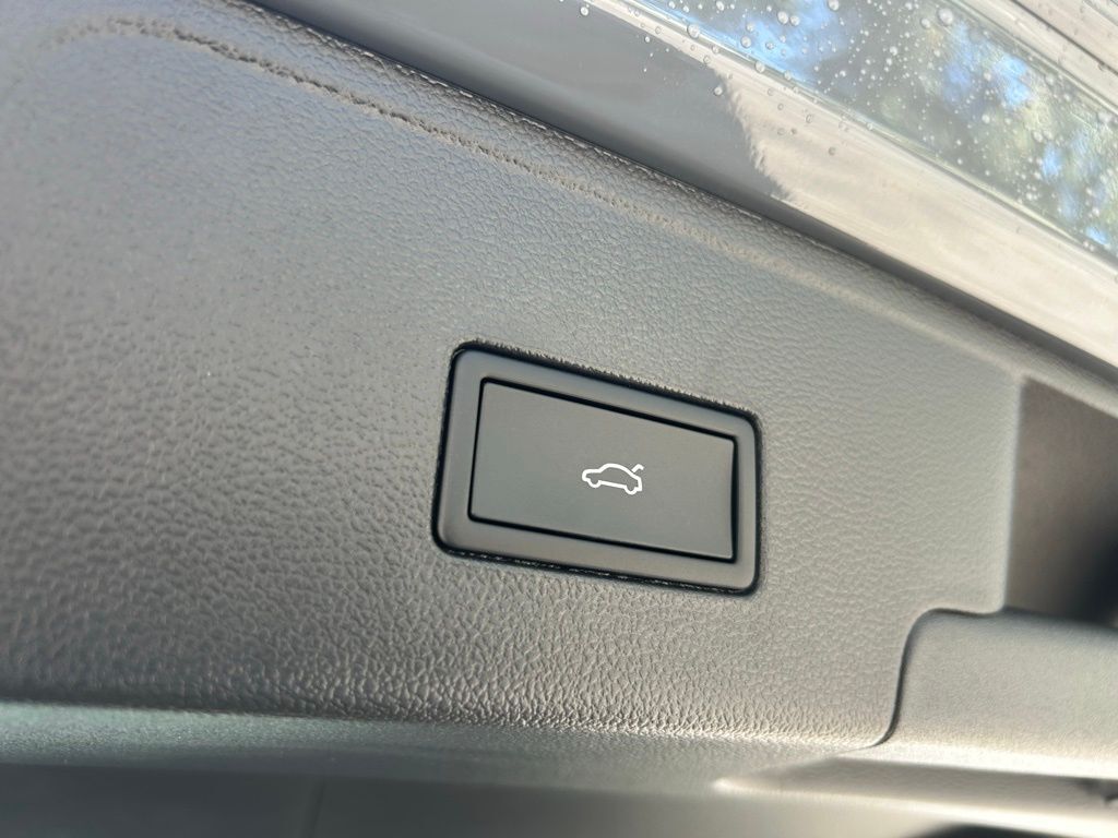 2026 Volkswagen Atlas Cross Sport 2.0T SE w/Technology Tampa FL