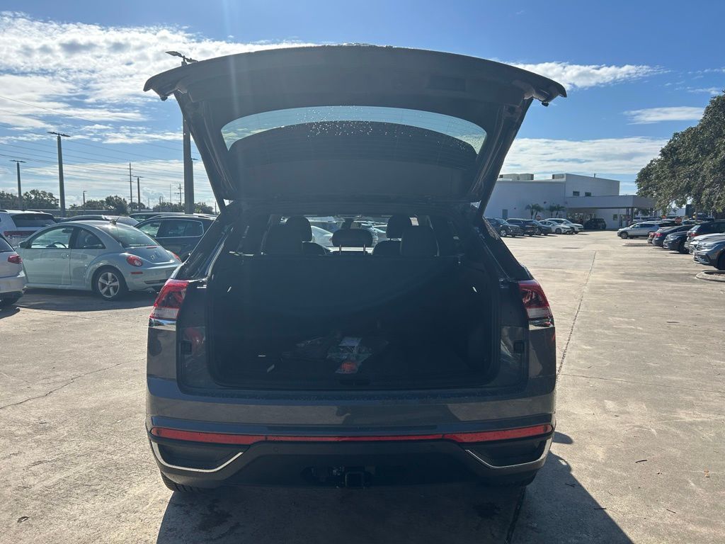 2026 Volkswagen Atlas Cross Sport 2.0T SE w/Technology Tampa FL