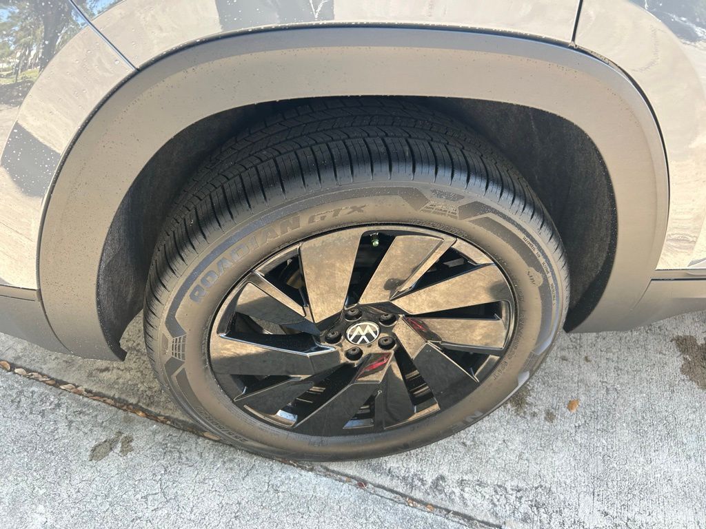 2026 Volkswagen Atlas Cross Sport 2.0T SE w/Technology Tampa FL