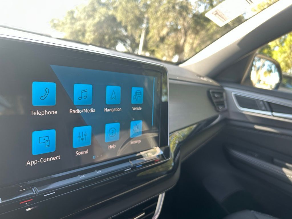 2026 Volkswagen Atlas Cross Sport 2.0T SE w/Technology Tampa FL