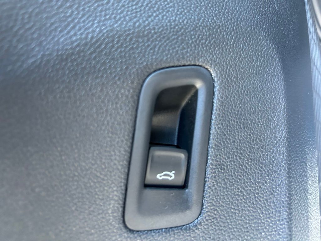 2026 Volkswagen Atlas Cross Sport 2.0T SE w/Technology Tampa FL