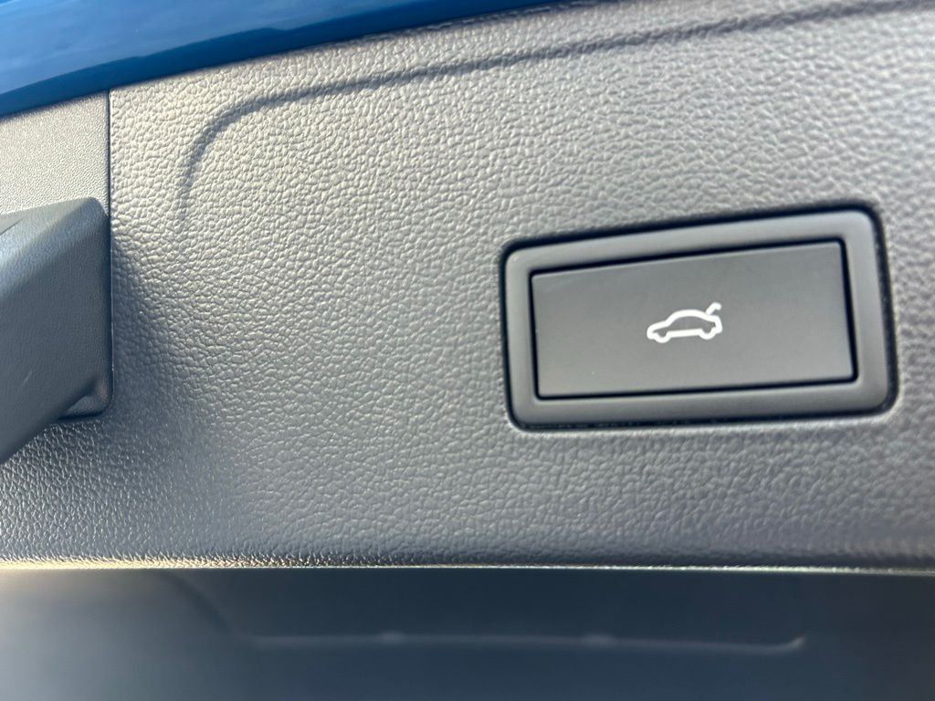 2026 Volkswagen Atlas Cross Sport 2.0T SE w/Technology Tampa FL