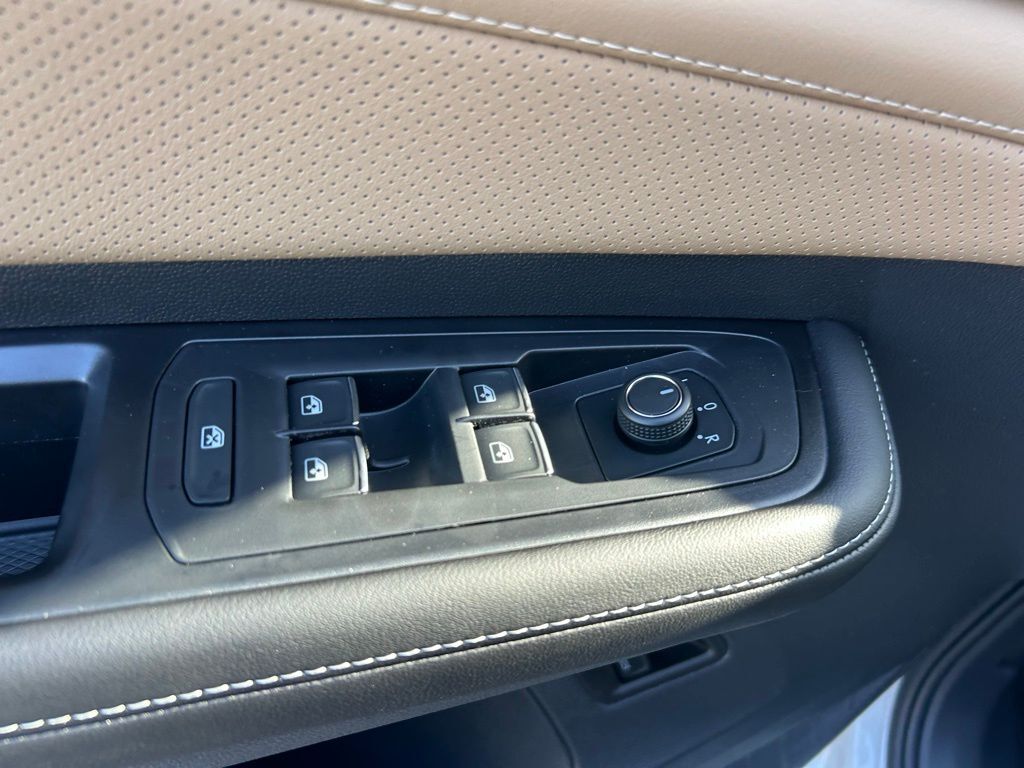 2026 Volkswagen Atlas Cross Sport 2.0T SE w/Technology Tampa FL