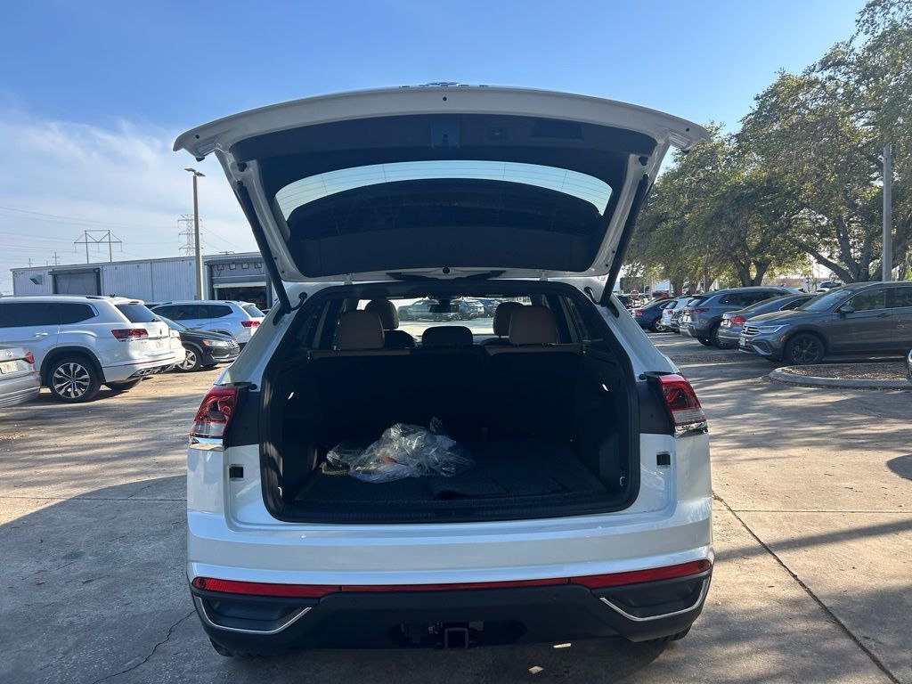 2026 Volkswagen Atlas Cross Sport 2.0T SE w/Technology Tampa FL