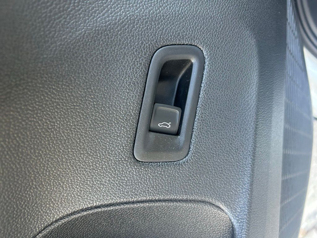 2026 Volkswagen Atlas Cross Sport 2.0T SE w/Technology Tampa FL