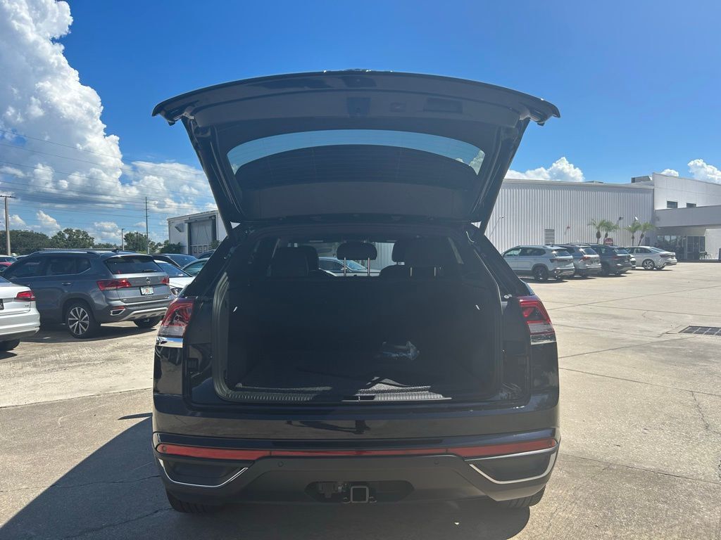 2026 Volkswagen Atlas Cross Sport 2.0T SE w/Technology Tampa FL
