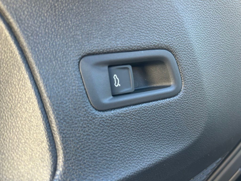 2026 Volkswagen Atlas Cross Sport 2.0T SE w/Technology Tampa FL