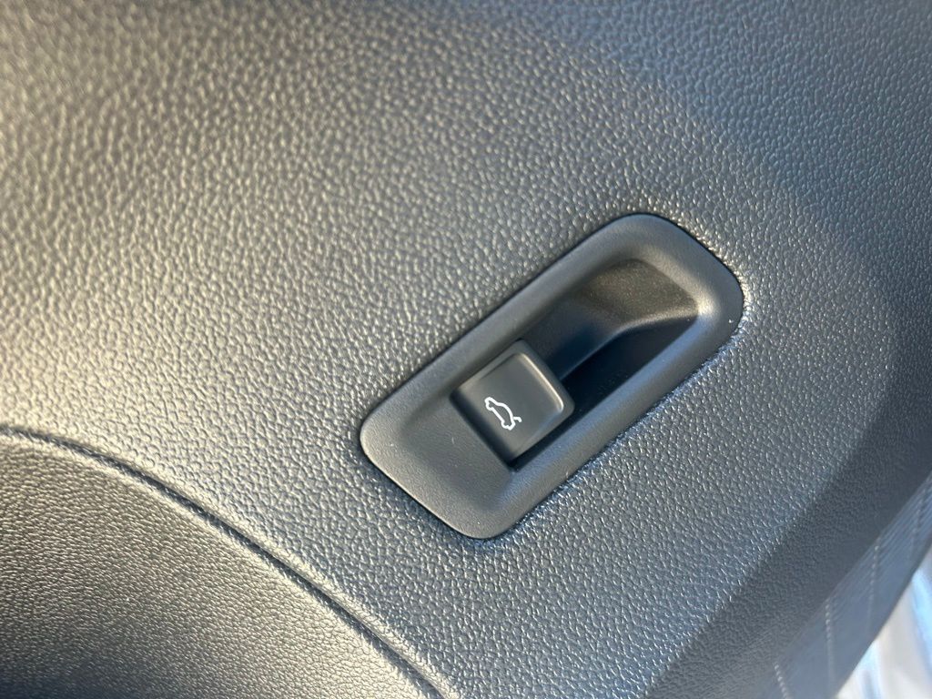 2026 Volkswagen Atlas Cross Sport 2.0T SE w/Technology Tampa FL