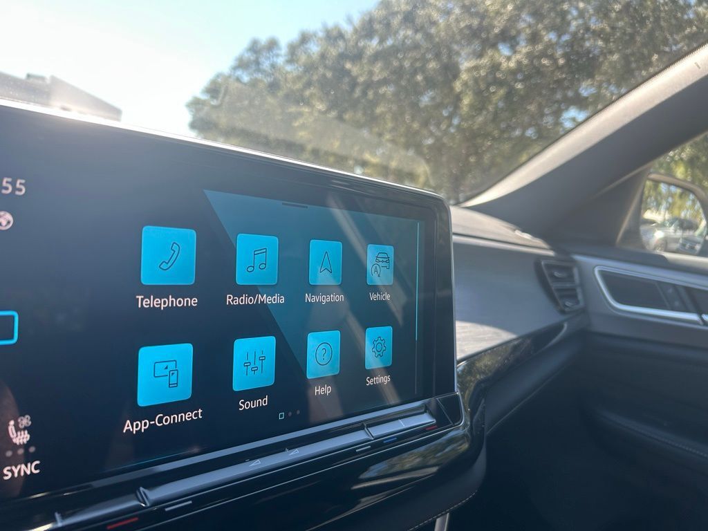 2026 Volkswagen Atlas Cross Sport 2.0T SE w/Technology Tampa FL