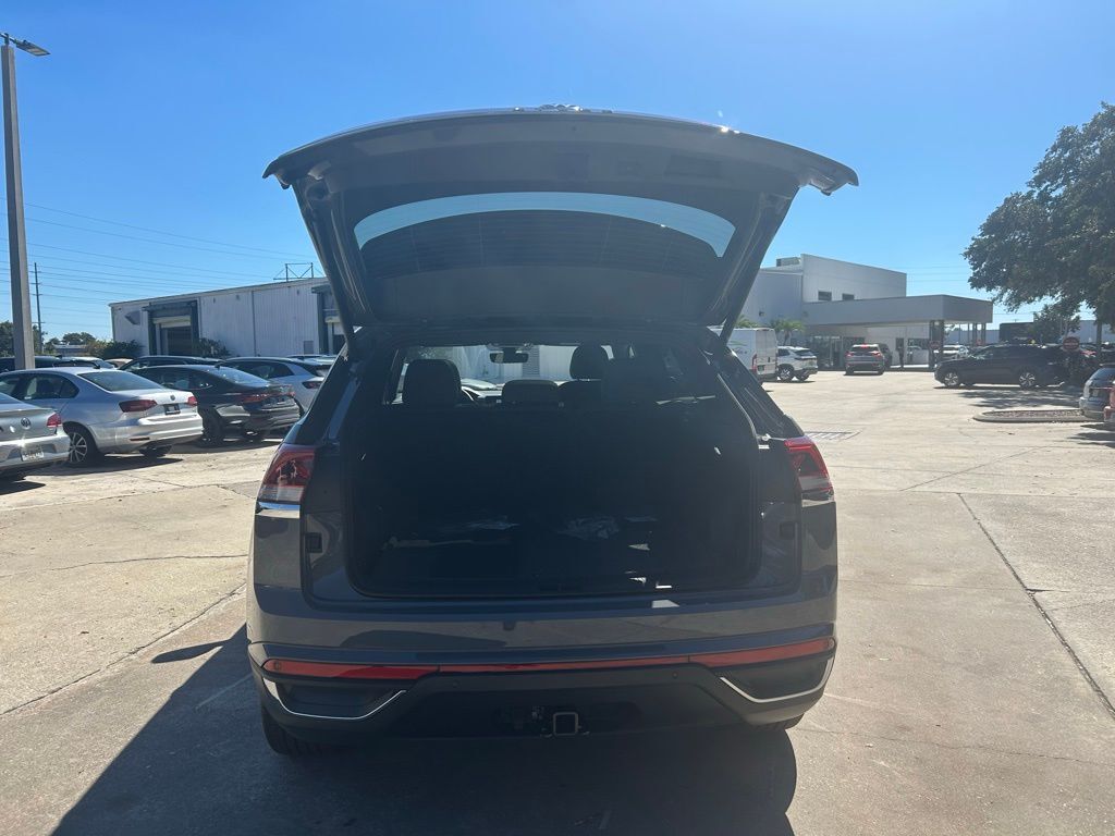 2026 Volkswagen Atlas Cross Sport 2.0T SE w/Technology Tampa FL