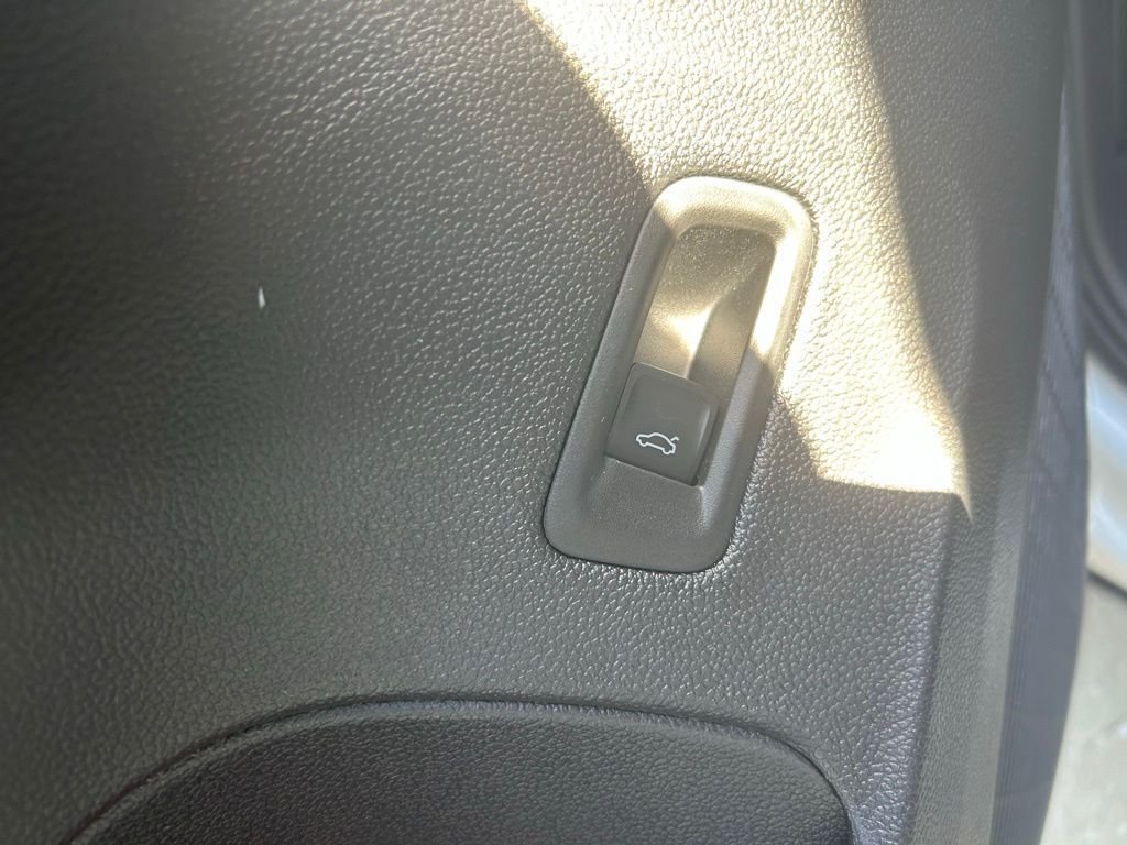 2026 Volkswagen Atlas Cross Sport 2.0T SE w/Technology Tampa FL