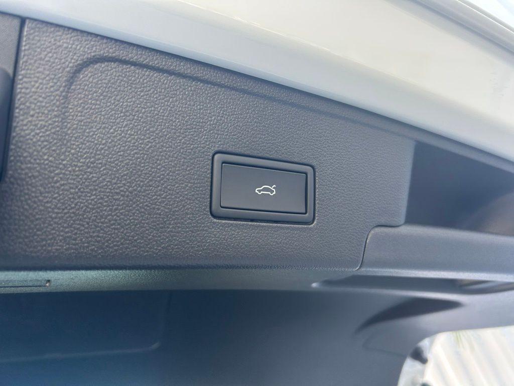 2026 Volkswagen Atlas Cross Sport 2.0T SE w/Technology Tampa FL