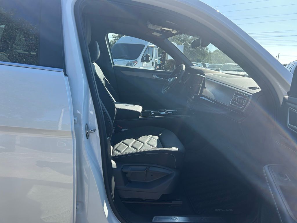 2026 Volkswagen Atlas Cross Sport 2.0T SE w/Technology Tampa FL