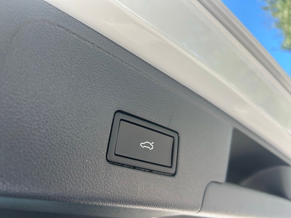 2026 Volkswagen Atlas Cross Sport 2.0T SE w/Technology Tampa FL