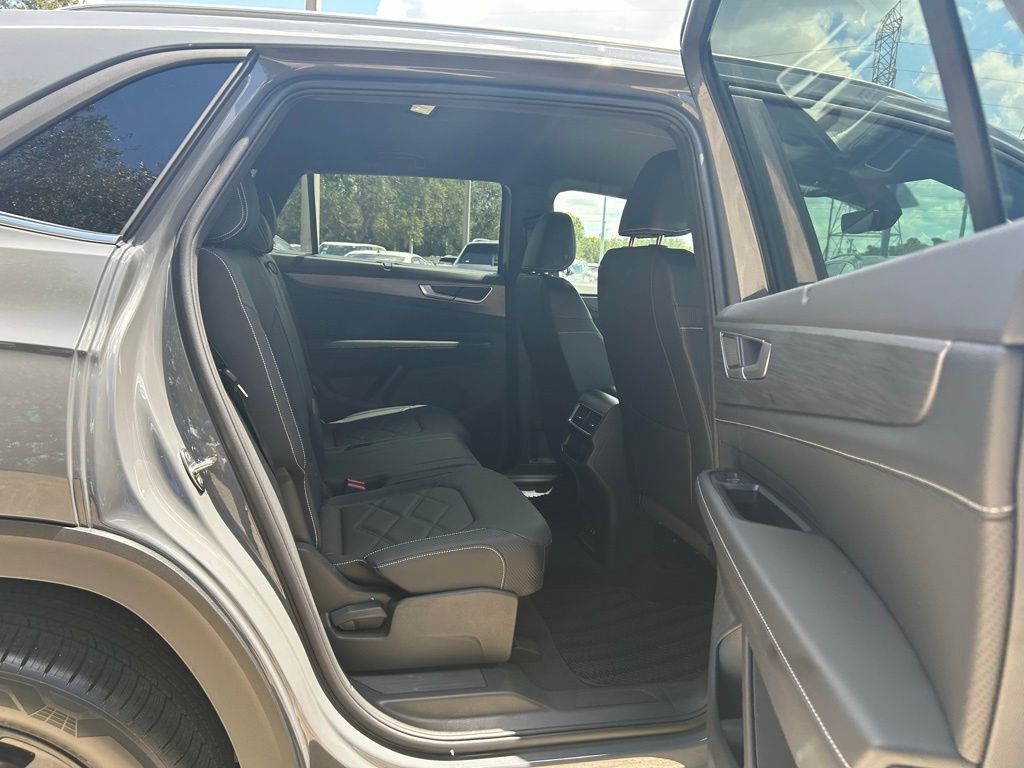 2026 Volkswagen Atlas Cross Sport 2.0T SE w/Technology Tampa FL