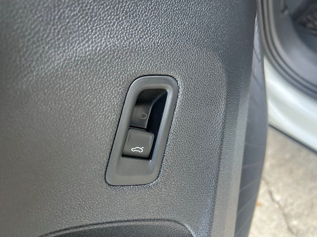 2026 Volkswagen Atlas Cross Sport 2.0T SE w/Technology Tampa FL