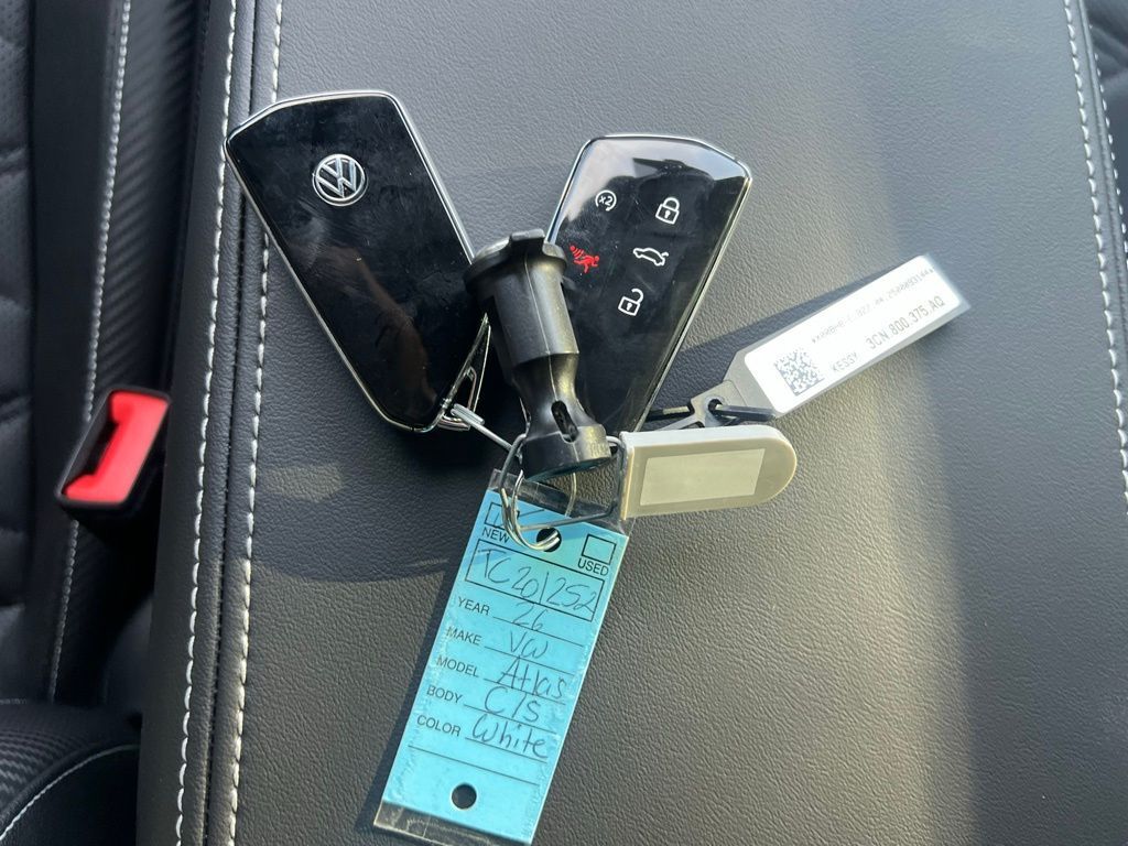 2026 Volkswagen Atlas Cross Sport 2.0T SE w/Technology Tampa FL