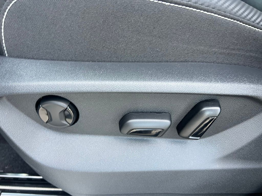 2026 Volkswagen Atlas Cross Sport 2.0T SE w/Technology Tampa FL