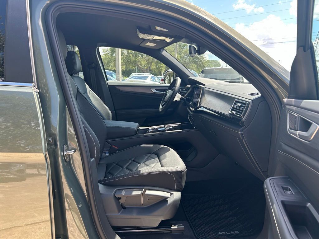 2026 Volkswagen Atlas Cross Sport 2.0T SE w/Technology Tampa FL