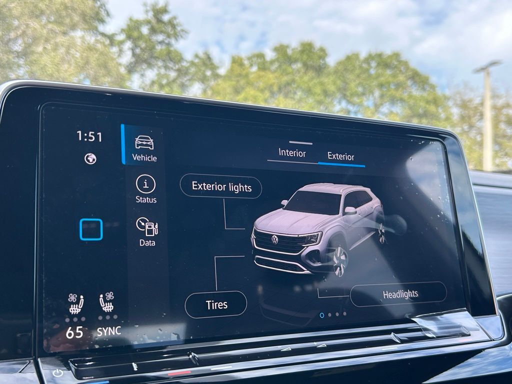 2026 Volkswagen Atlas Cross Sport 2.0T SE w/Technology Tampa FL