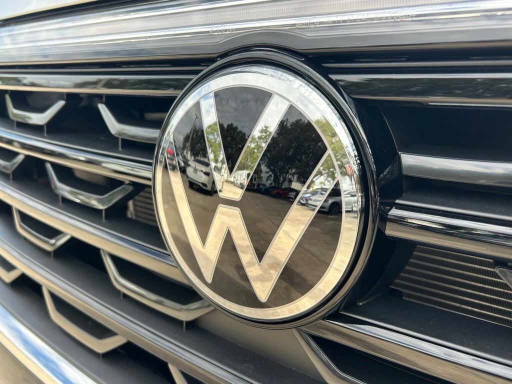 2026 Volkswagen Atlas Cross Sport 2.0T SE w/Technology Tampa FL