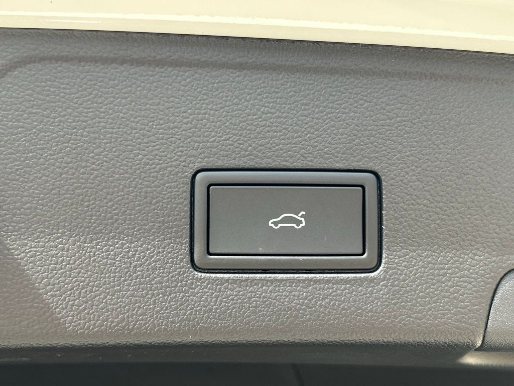 2026 Volkswagen Atlas Cross Sport 2.0T SE w/Technology Tampa FL