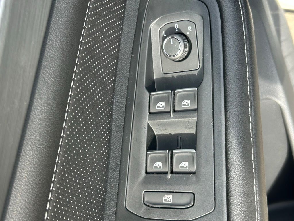 2026 Volkswagen Atlas Cross Sport 2.0T SE w/Technology Tampa FL