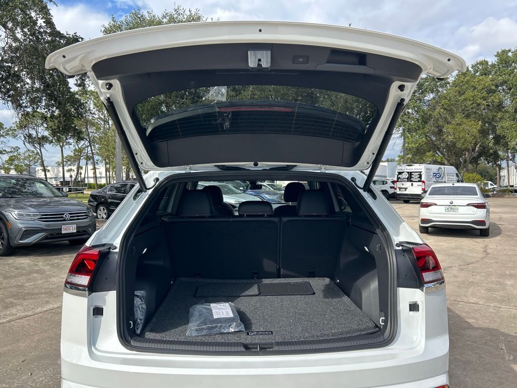 2026 Volkswagen Atlas Cross Sport 2.0T SE w/Technology Tampa FL