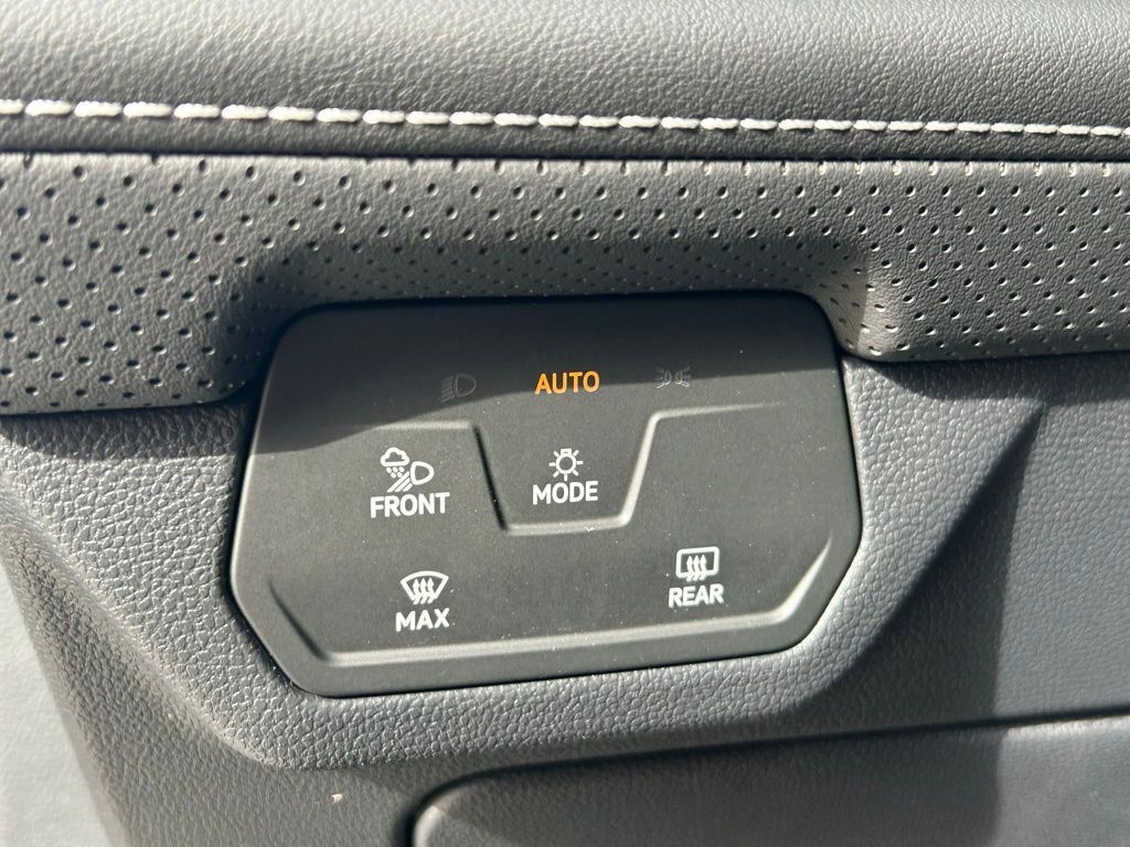 2026 Volkswagen Atlas Cross Sport 2.0T SE w/Technology Tampa FL