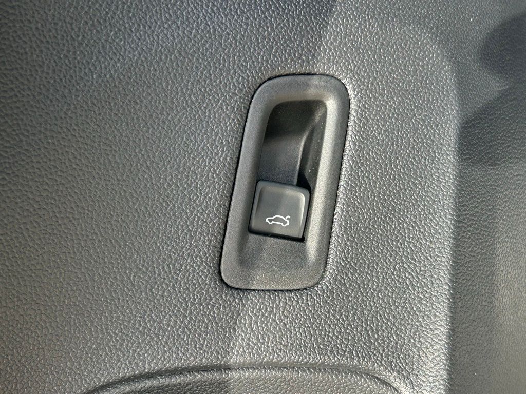 2026 Volkswagen Atlas Cross Sport 2.0T SE w/Technology Tampa FL