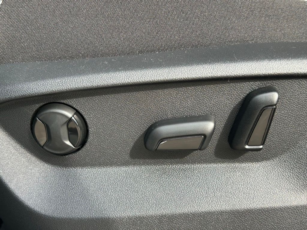 2026 Volkswagen Atlas Cross Sport 2.0T SE w/Technology Tampa FL