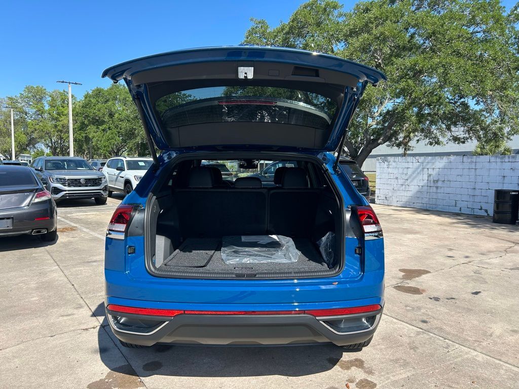 2026 Volkswagen Atlas Cross Sport 2.0T SE Tampa FL