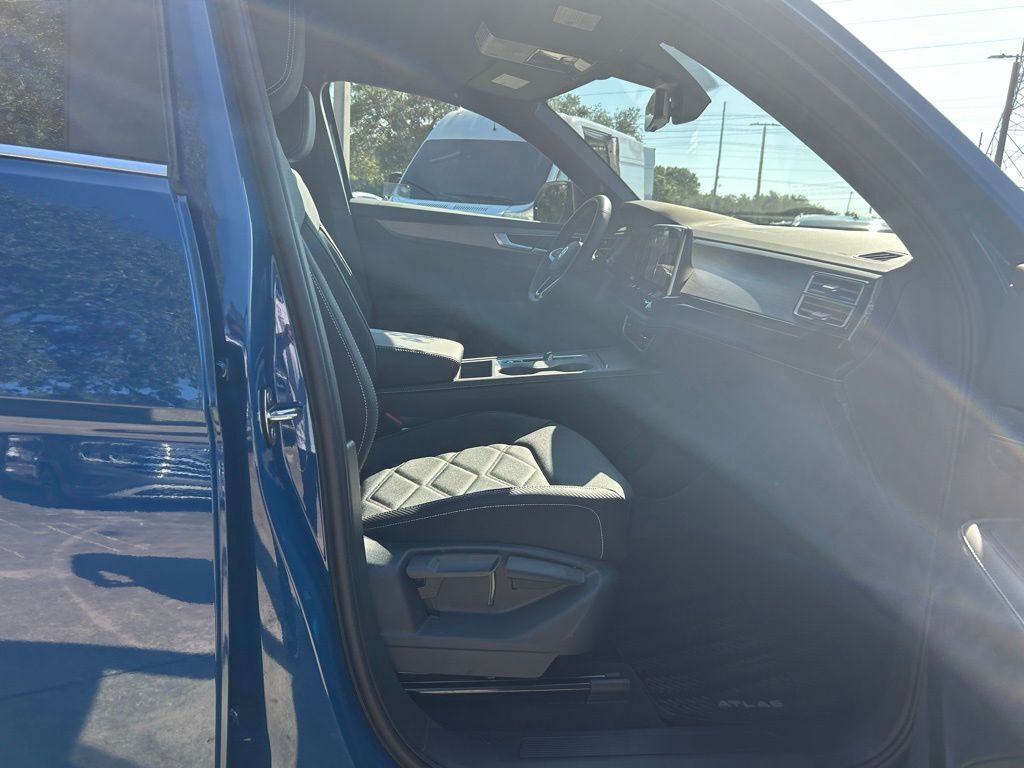 2026 Volkswagen Atlas Cross Sport 2.0T SE Tampa FL