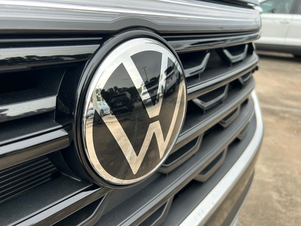 2026 Volkswagen Atlas Cross Sport 2.0T SE Tampa FL