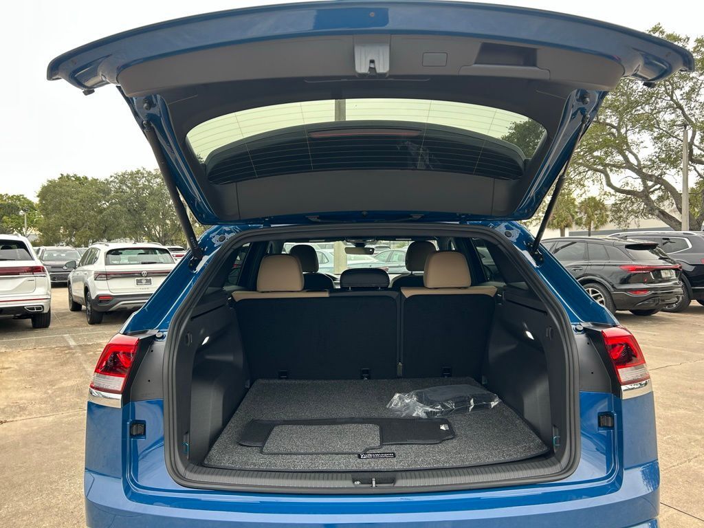 2026 Volkswagen Atlas Cross Sport 2.0T SE Tampa FL