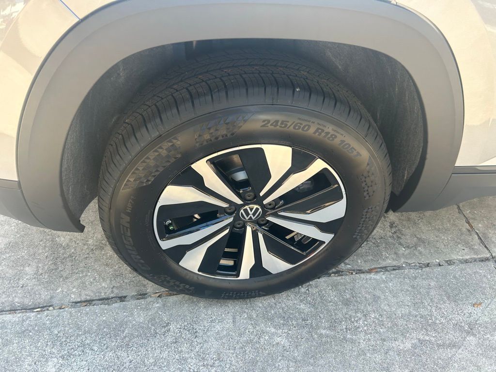 2026 Volkswagen Atlas Cross Sport 2.0T SE Tampa FL