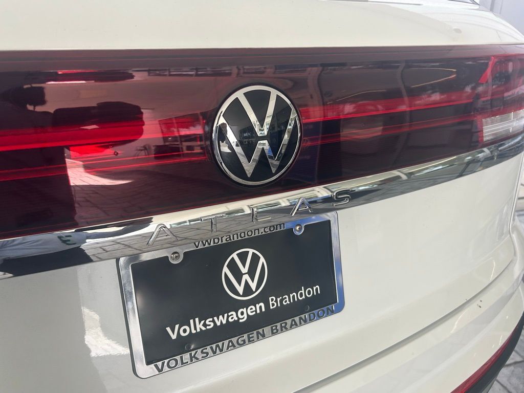 2026 Volkswagen Atlas Cross Sport 2.0T SE Tampa FL