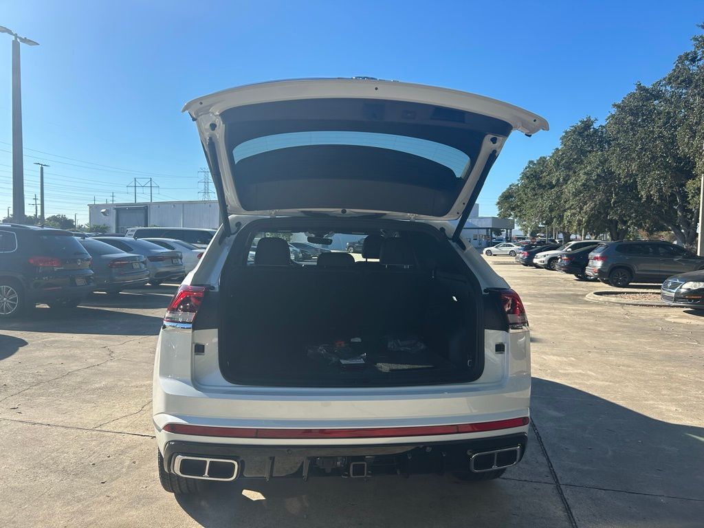 2026 Volkswagen Atlas Cross Sport 2.0T SEL Premium R-Line Tampa FL